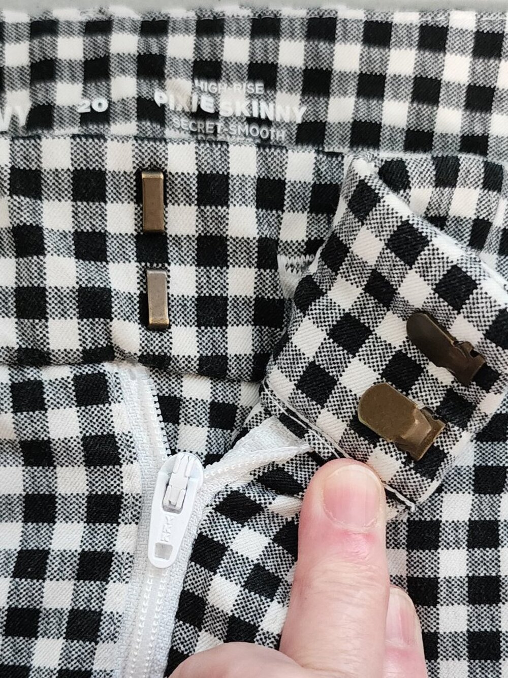 Old Navy, Women's Black and White Checks, Size 20, (Plus Size) - Picture 7 of 9